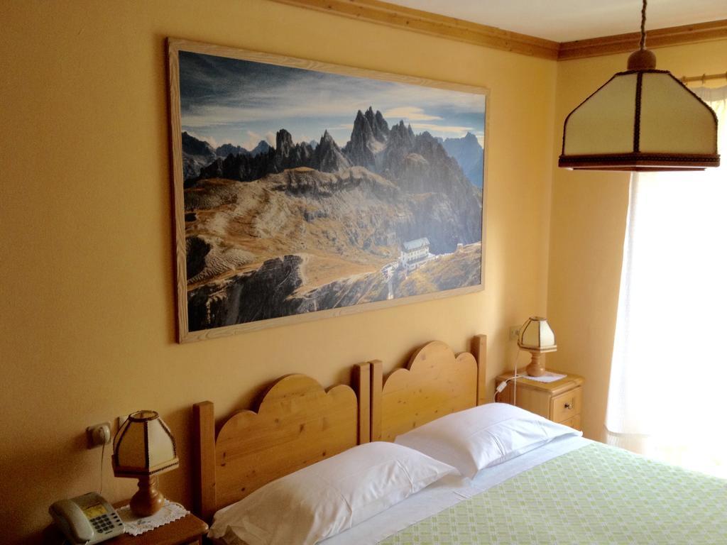 Albergo Garni Ajarnola アウロンツォ・ディ・カドーレ 部屋 写真