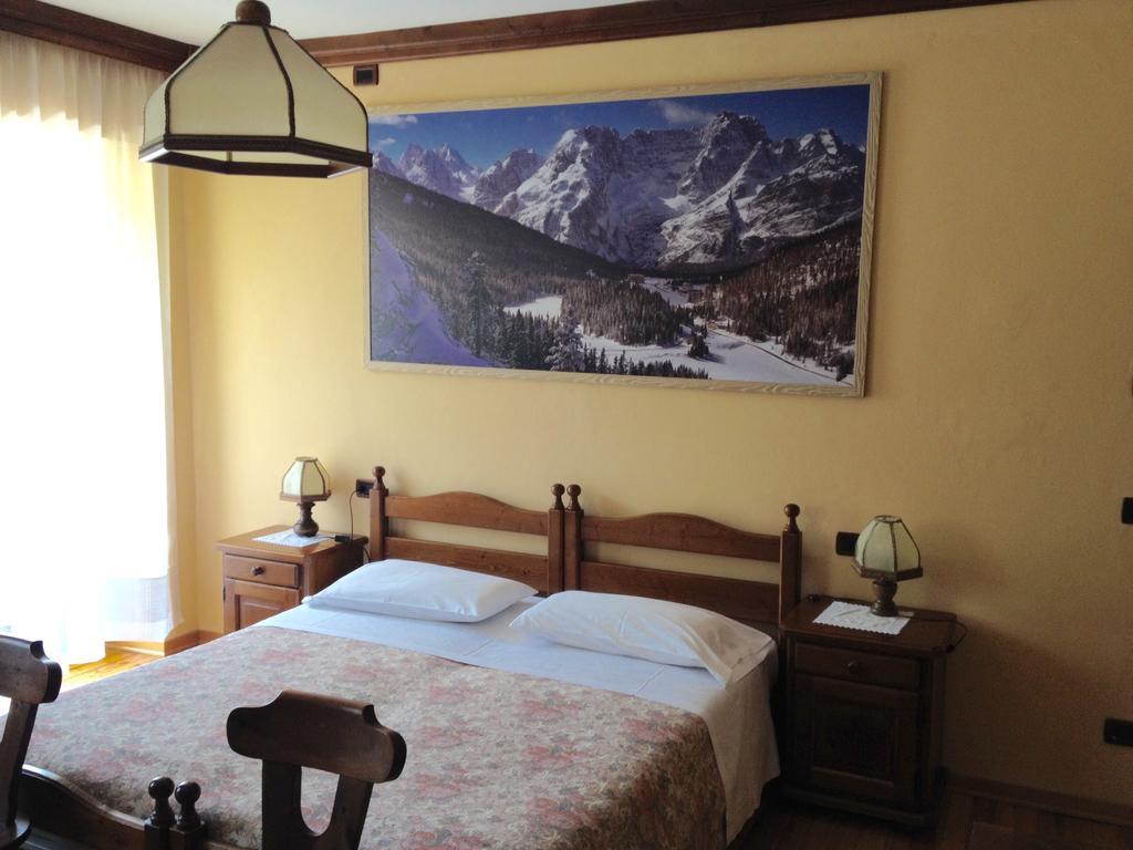 Albergo Garni Ajarnola アウロンツォ・ディ・カドーレ 部屋 写真