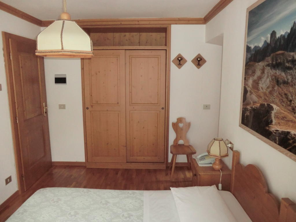 Albergo Garni Ajarnola アウロンツォ・ディ・カドーレ エクステリア 写真