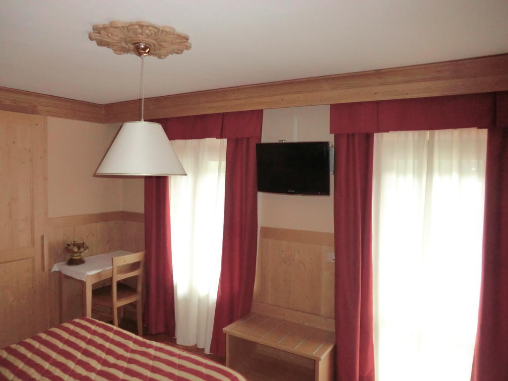 Albergo Garni Ajarnola アウロンツォ・ディ・カドーレ 部屋 写真