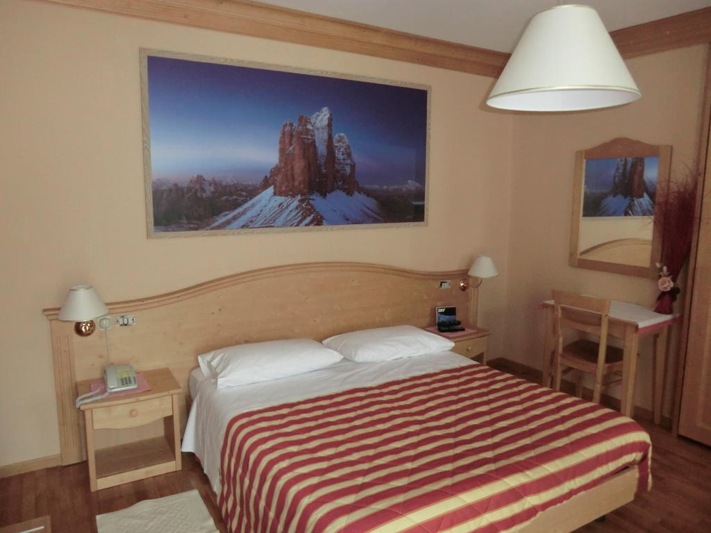 Albergo Garni Ajarnola アウロンツォ・ディ・カドーレ 部屋 写真