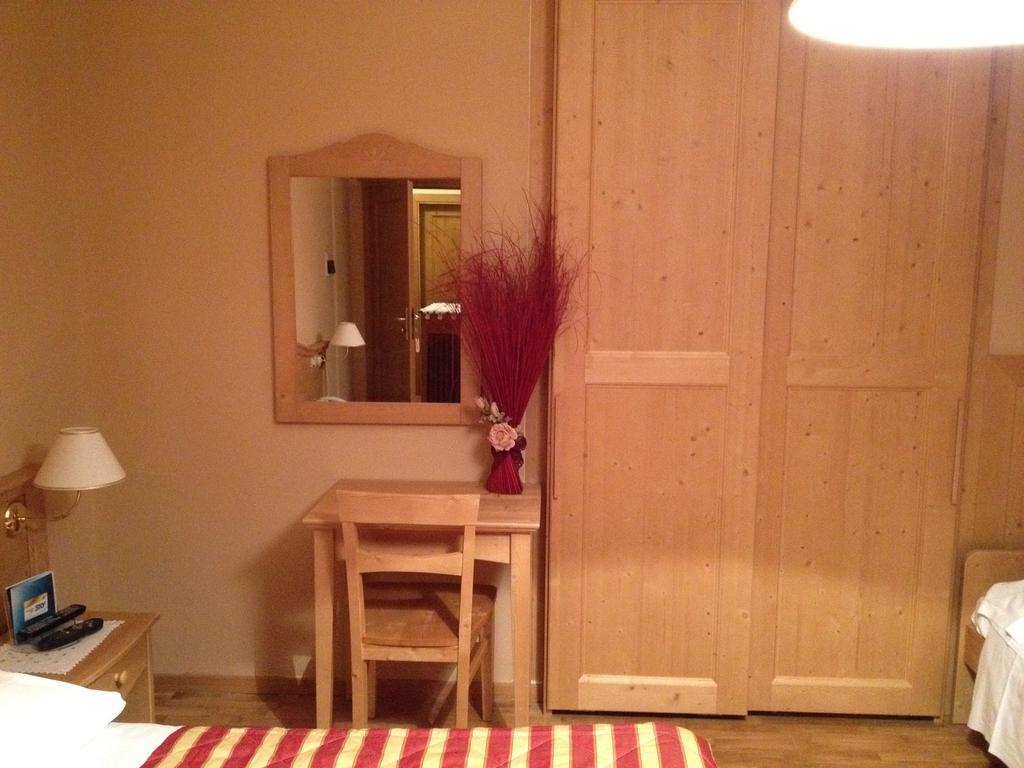 Albergo Garni Ajarnola アウロンツォ・ディ・カドーレ 部屋 写真