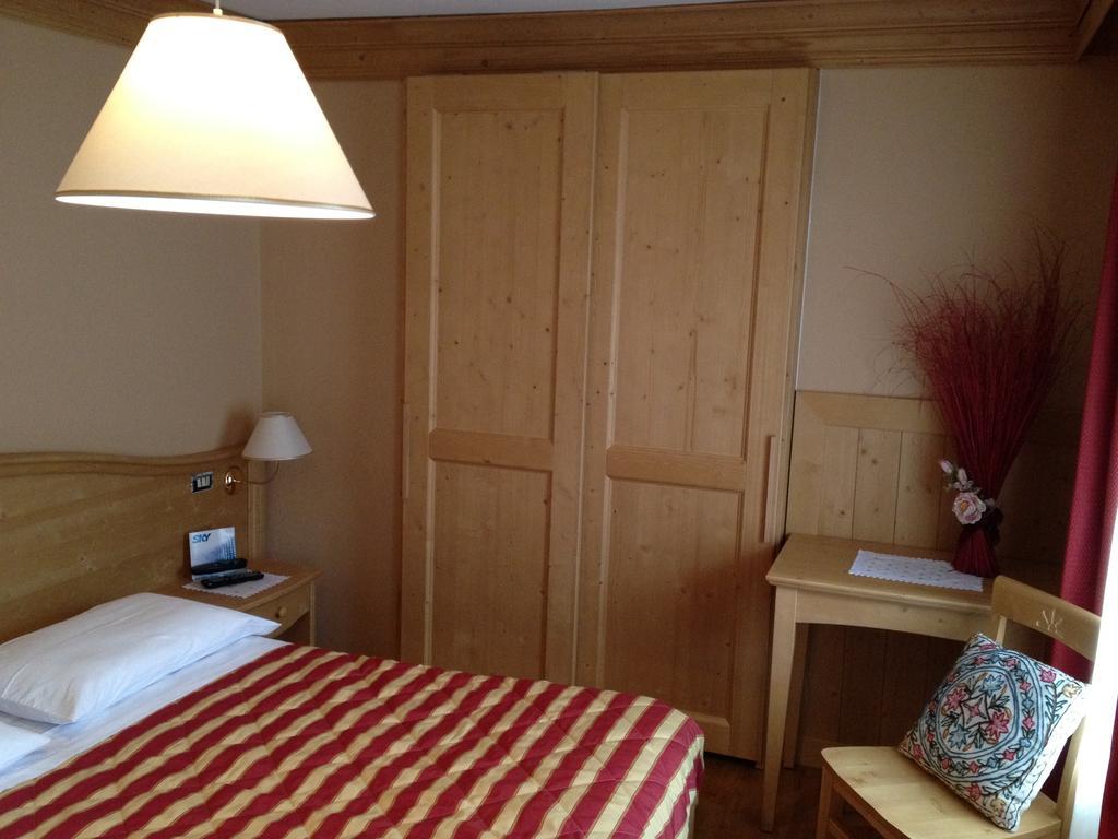 Albergo Garni Ajarnola アウロンツォ・ディ・カドーレ 部屋 写真