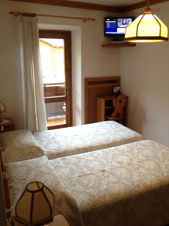 Albergo Garni Ajarnola アウロンツォ・ディ・カドーレ 部屋 写真