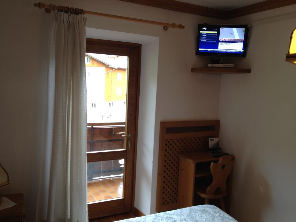Albergo Garni Ajarnola アウロンツォ・ディ・カドーレ 部屋 写真